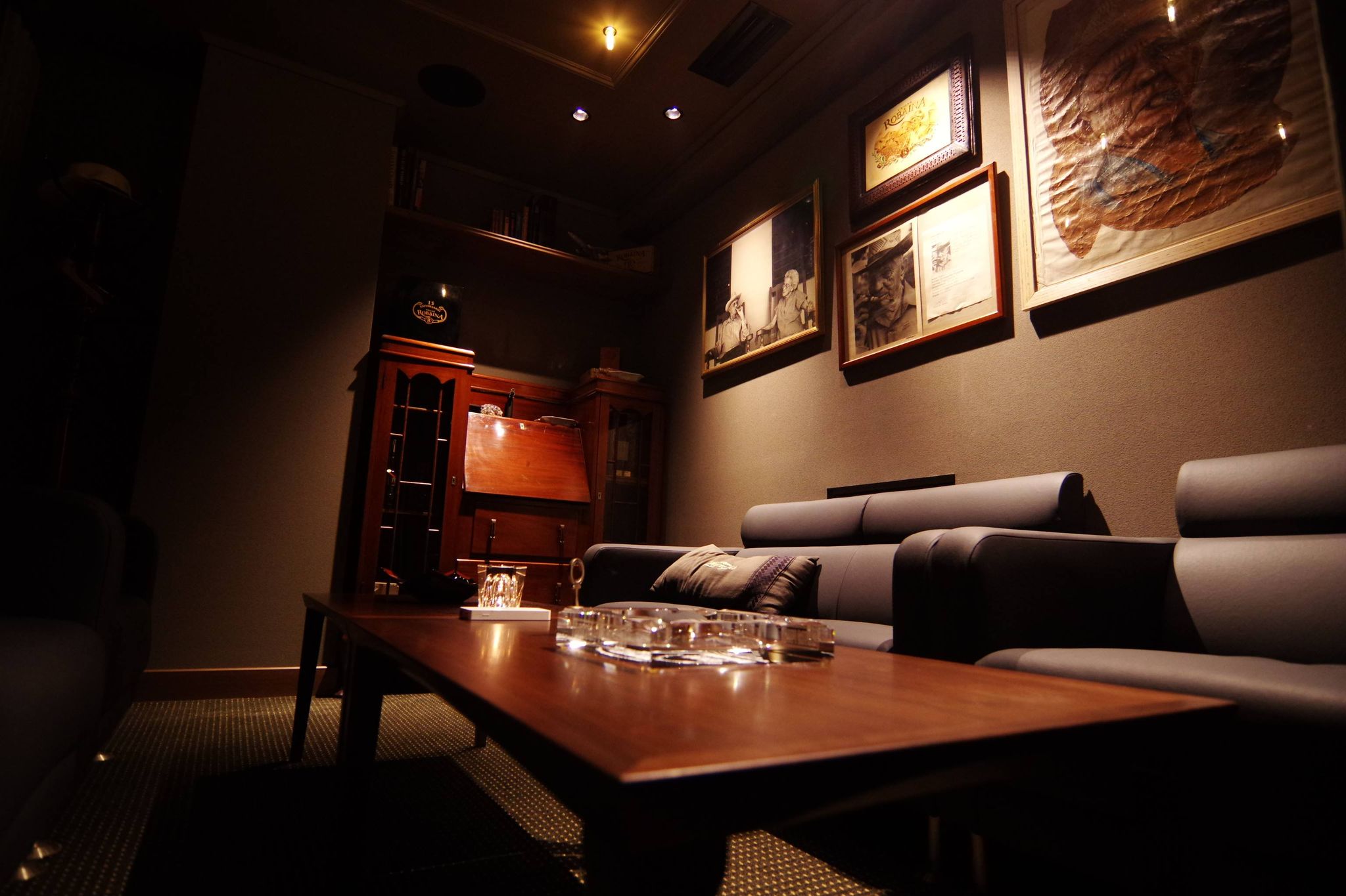 Bar Lampの落ち着いた店内